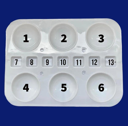 Artist Palette for painting. Plastic palet tray with 13 paint mixing wells.