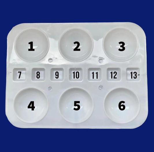 Artist Palette for painting. Plastic palet tray with 13 paint mixing wells.